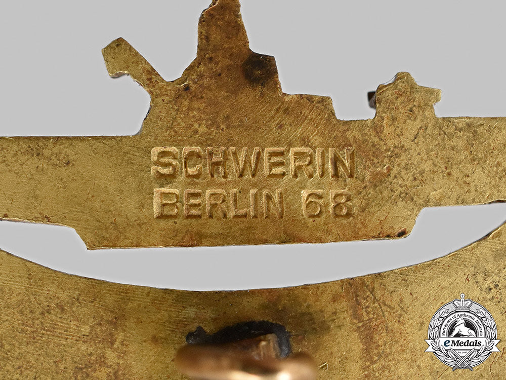 germany,_kriegsmarine._a_u-_boat_war_badge,_by_schwerin_12_m21_mnc5226_1_1