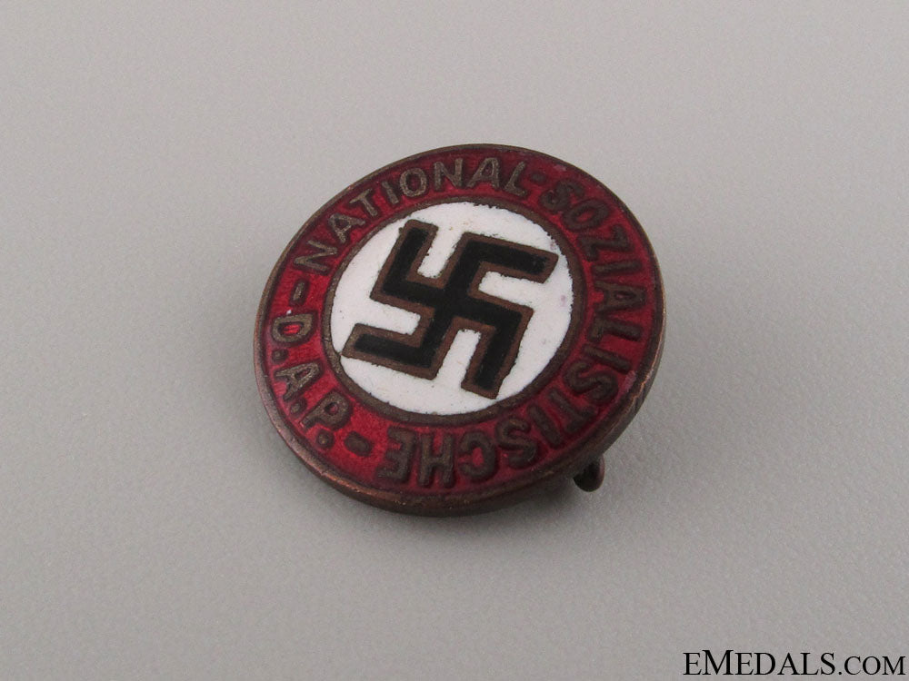 an_early_nsdap_party_member's_badge_15.jpg524063d652e7f