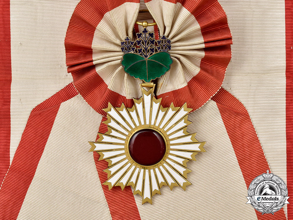 japan,_empire._an_order_of_the_rising_sun,_grand_cordon_badge,_c.1900_24_m21_mnc5414