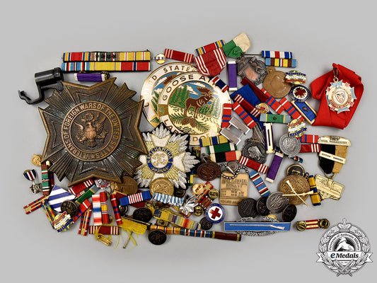 united_states._a_lot_of111_military_themed_items_55_m21_mnc7248_1