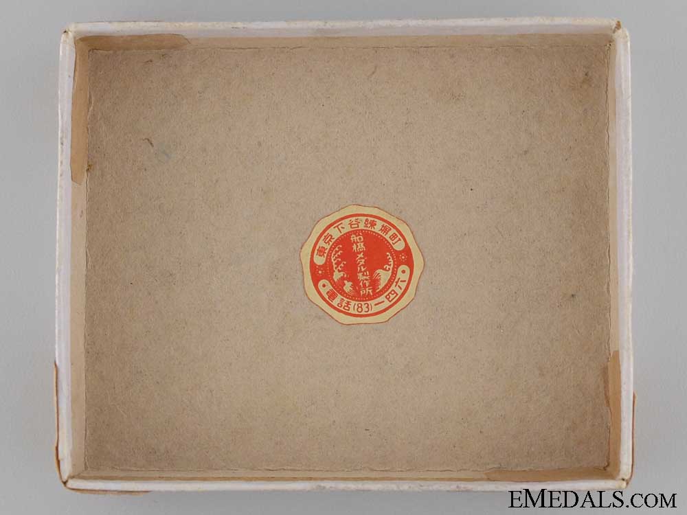 a_scarce_manchukuo_pilot's_badge_in_box_of_issue_7.jpg53e50debb74a6