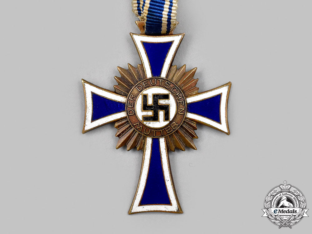 germany,_third_reich._an_honour_cross_of_the_german_mother,_bronze_grade_with_case,_by_b.h._mayer_88_m21_mnc8233