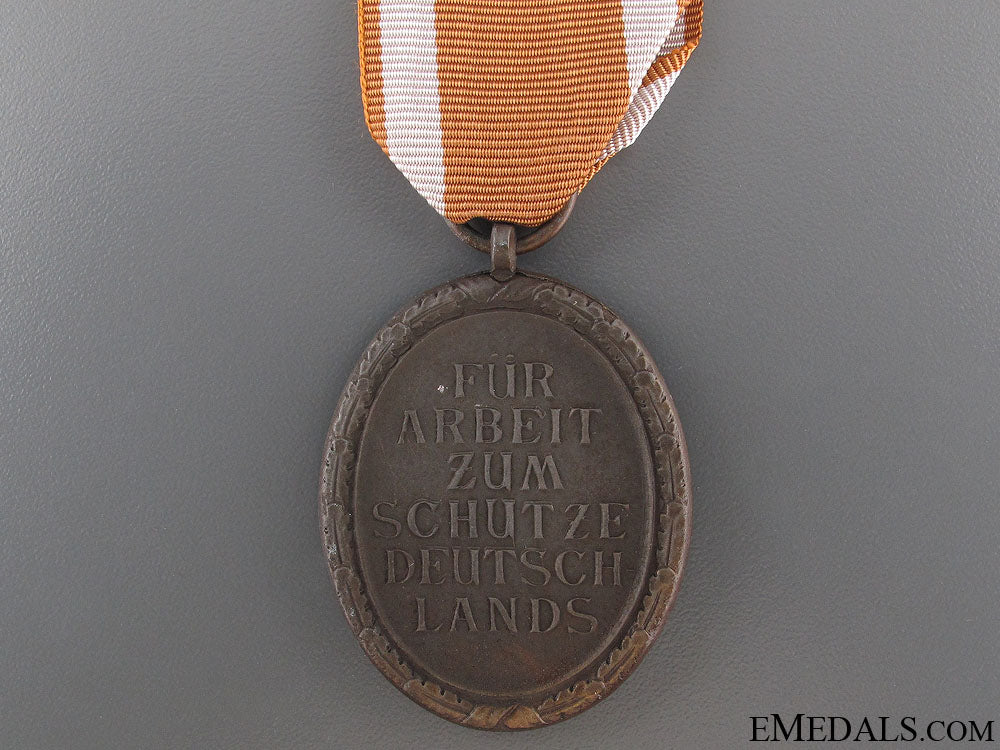 west_wall_medal_8.jpg52289cef6a5e2