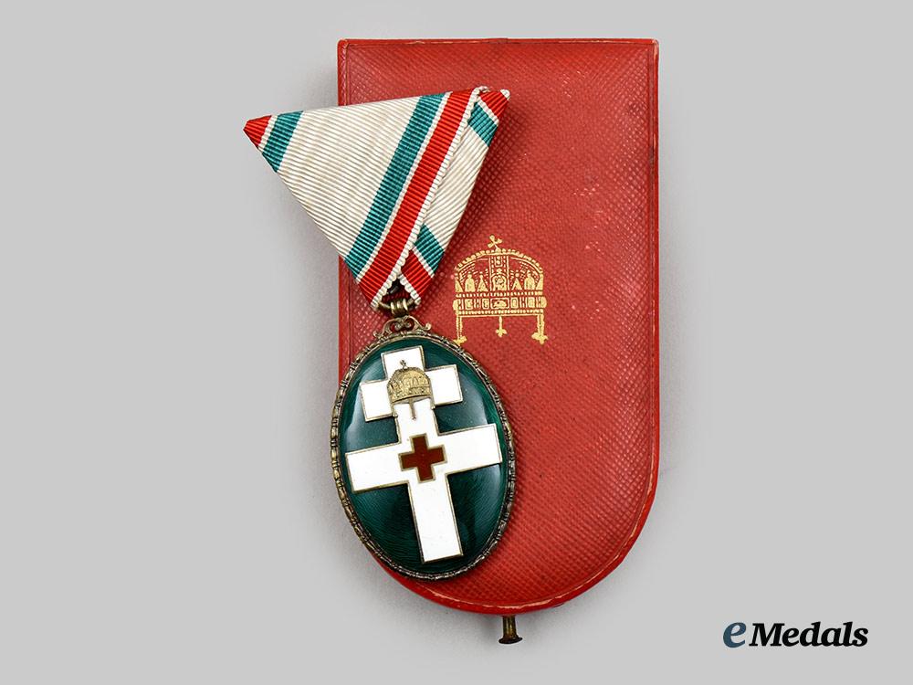 austria,_empire._an_exceptionally_preserved_cased_decoration_of_the_hungarian_red_cross,_merit_medal,_c.1935__a_i1_3202