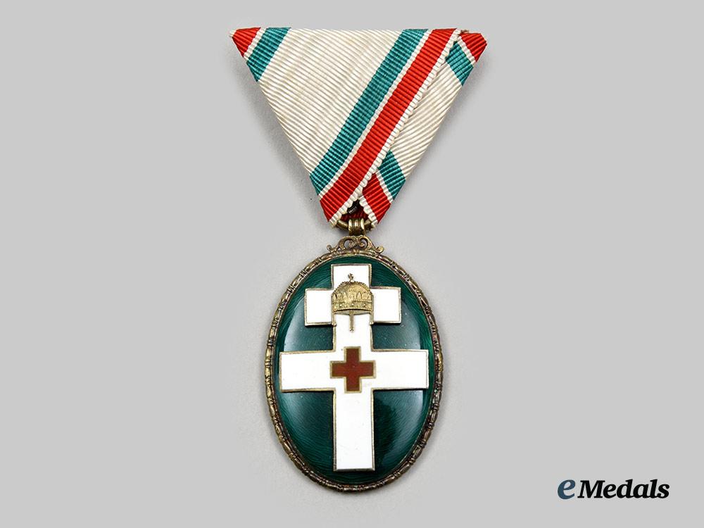 austria,_empire._an_exceptionally_preserved_cased_decoration_of_the_hungarian_red_cross,_merit_medal,_c.1935__a_i1_3203