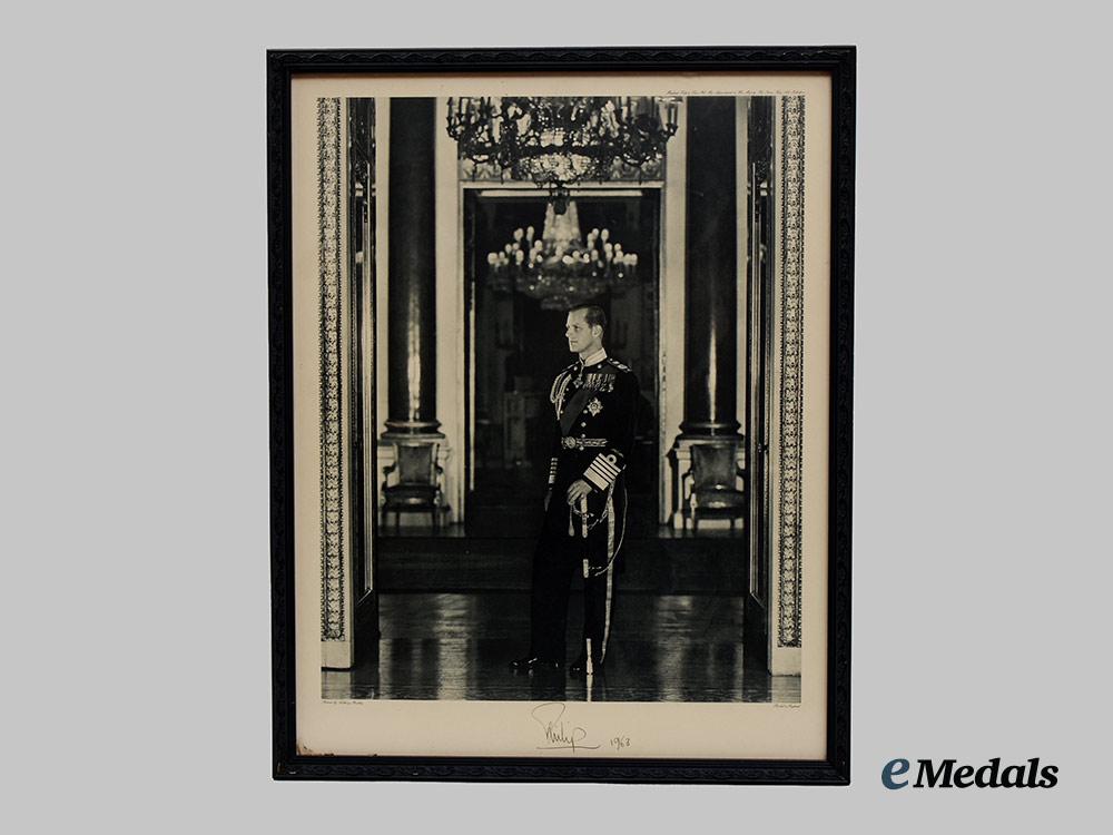 united_kingdom._a_pair_of_signed_presentation_photographs_of_queen_elizabeth_i_i&_prince_philip,1963__a_i1_3578