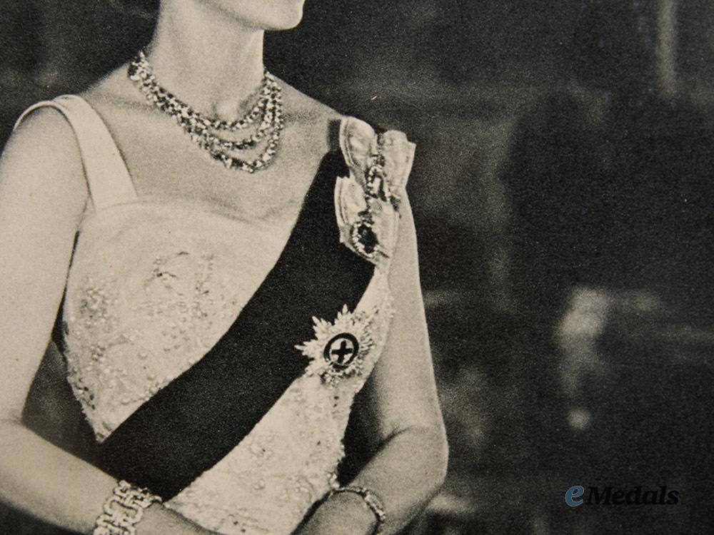 united_kingdom._a_pair_of_signed_presentation_photographs_of_queen_elizabeth_i_i&_prince_philip,1963__a_i1_3601