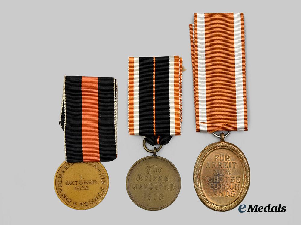 germany,_wehrmacht._a_mixed_lot_of_service_medals,_packaged_and_maker-_attributed_examples__a_i1_3999