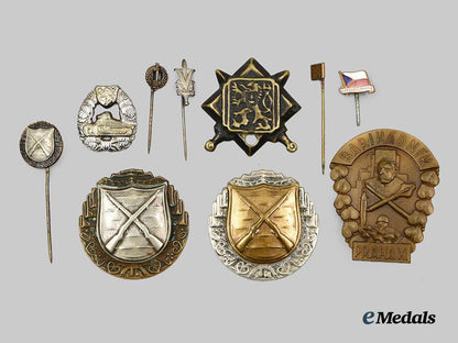 czechoslovakia,_first_republic._a_mixed_lot_of_badges_and_insignia__a_i1_4113