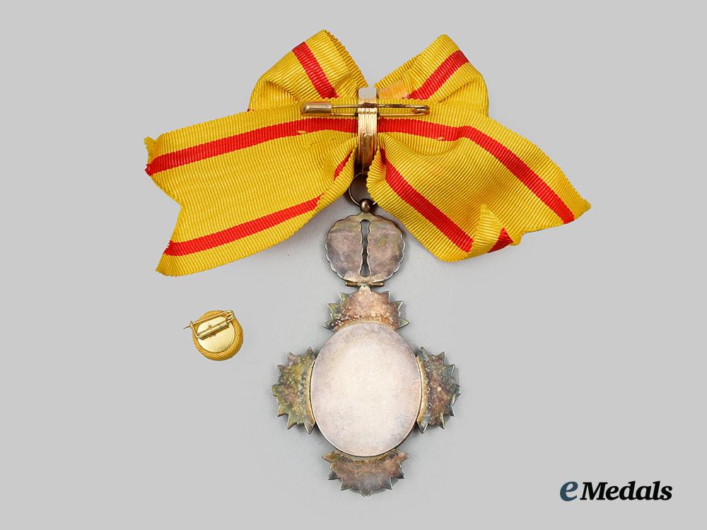 japan,_empire._an_order_of_the_sacred_crown,_fifth_class_medal_with_case,_c.1900__a_i1_4488