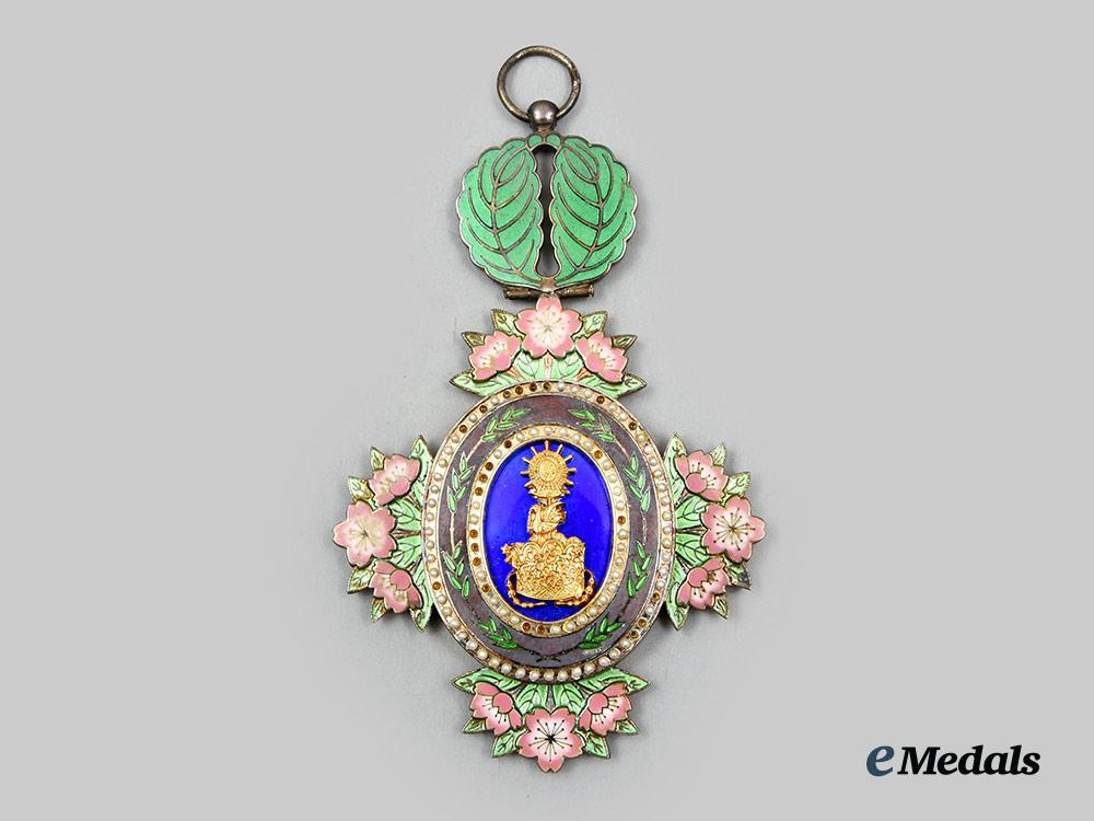 japan,_empire._an_order_of_the_sacred_crown,_fifth_class_medal_with_case,_c.1900__a_i1_4489