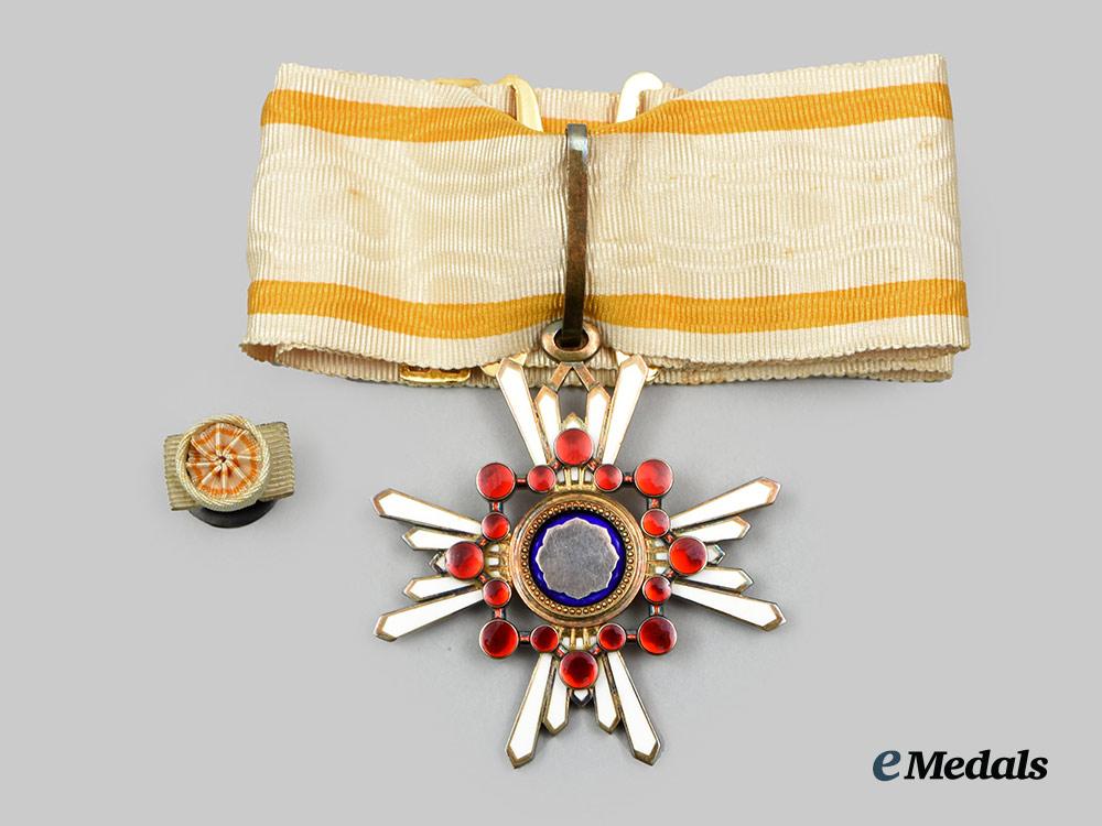 japan,_empire._an_order_of_the_sacred_treasure,_third_class_with_case__a_i1_4535