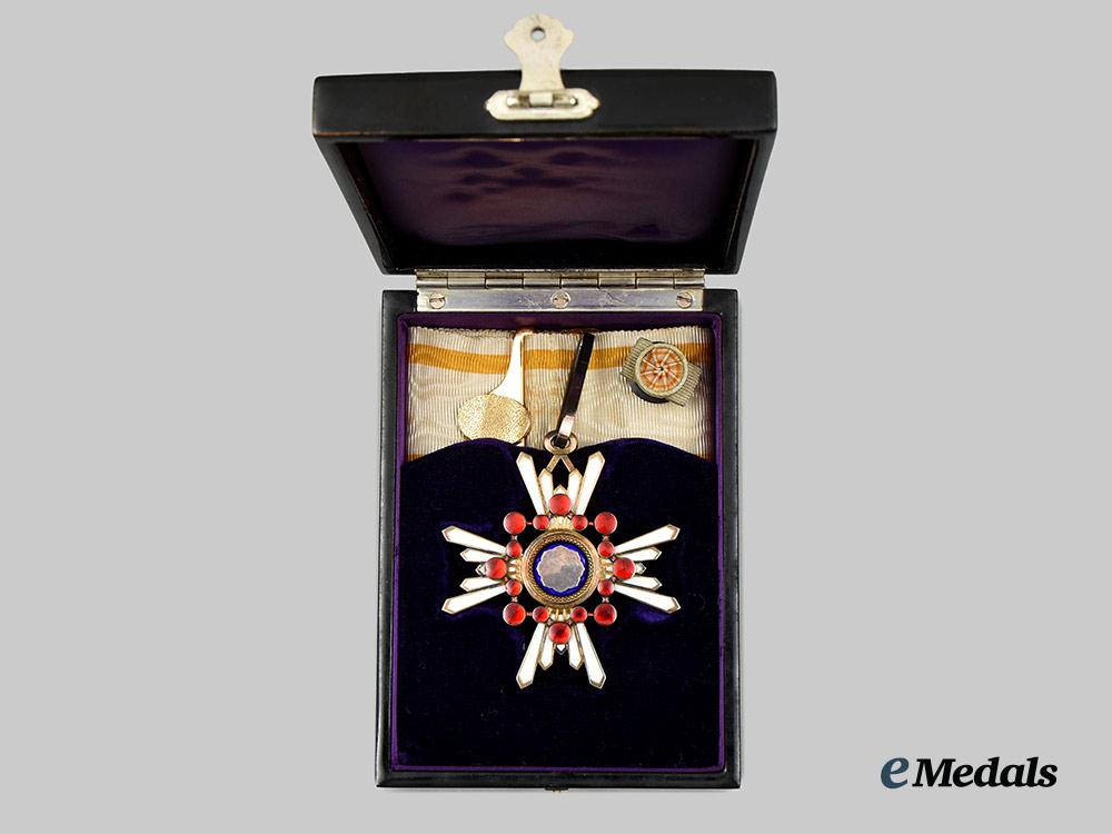 japan,_empire._an_order_of_the_sacred_treasure,_third_class_with_case__a_i1_4540