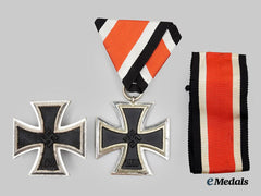 Germany, Wehrmacht. A Pair of 1939 Iron Crosses, I and II Class