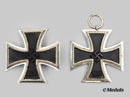 germany,_wehrmacht._a_pair_of1939_iron_crosses,_i_and_i_i_class__a_i1_4694