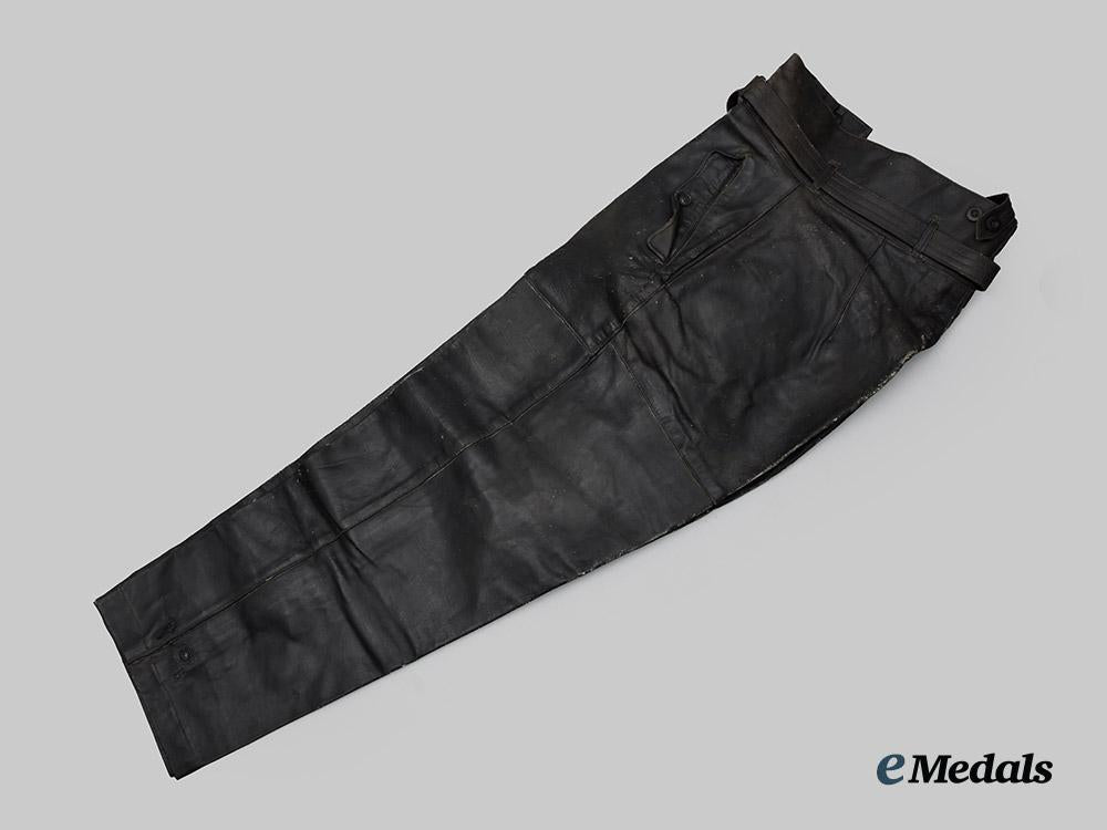 germany,_wehrmacht._a_pair_of_leather_protective_trousers,_kriegsmarine_and_panzer_issue,_by_rudolf_rinne__a_i1_6570