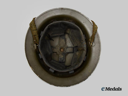 canada,_commonwealth._a_mark_i_i_brodie_steel_helmet,_type_i_i,_canadian_motor_lamp_co.,1942__a_i1_6873