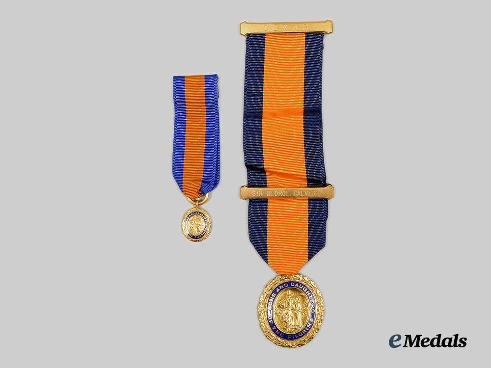 united_states._a_national_society_medal-_sons_and_daughters_of_the_pilgrims_gold_medal,_for_sir_george_calvert_by_j._e_caldwell__a_i1_8575