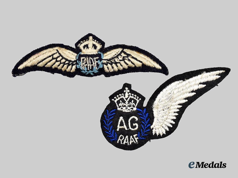 australia._commonwealth._a_lot_of_two_royal_australian_air_force_insignia___m_n_c0114