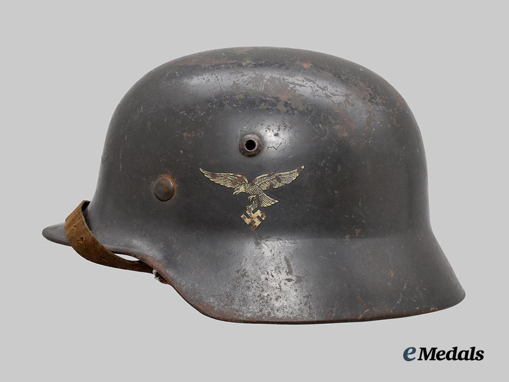 germany,_luftwaffe._an_m40_double_decal_stahlhelm,_owner-_attributed,_by_sächsische_emaillier-_und_stanzwerke___m_n_c0462