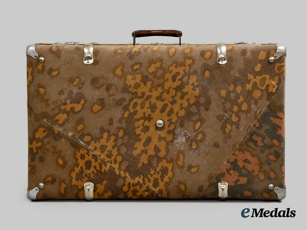 germany,_s_s._an_oak_leaf_a_pattern_camouflage_suitcase,_postwar_assembly___m_n_c0507