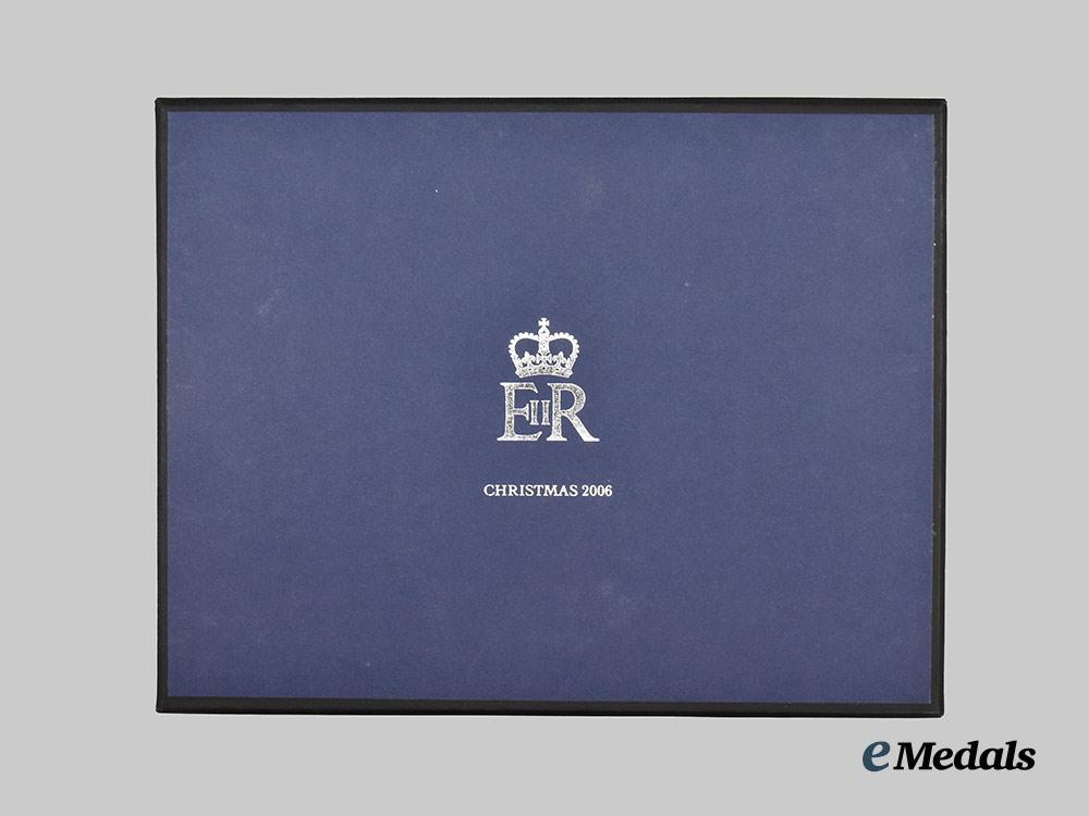 united_kingdom._her_majesty_queen_elizabeth_i_i._christmas2006_gift_of_a_framed_photograph,60th_birthday,_boxed___m_n_c0591