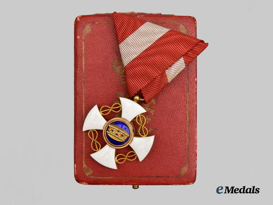 italy,_kingdom._an_order_of_the_crown_of_italy_in_gold,_knight_in_case___m_n_c0639