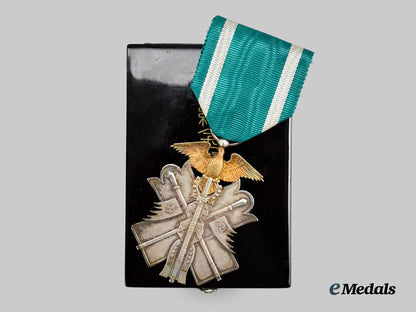 japan,_empire._a_cased_order_of_the_golden_kite,_v_i_i._class_breast_badge_with_boutonniere___m_n_c0661