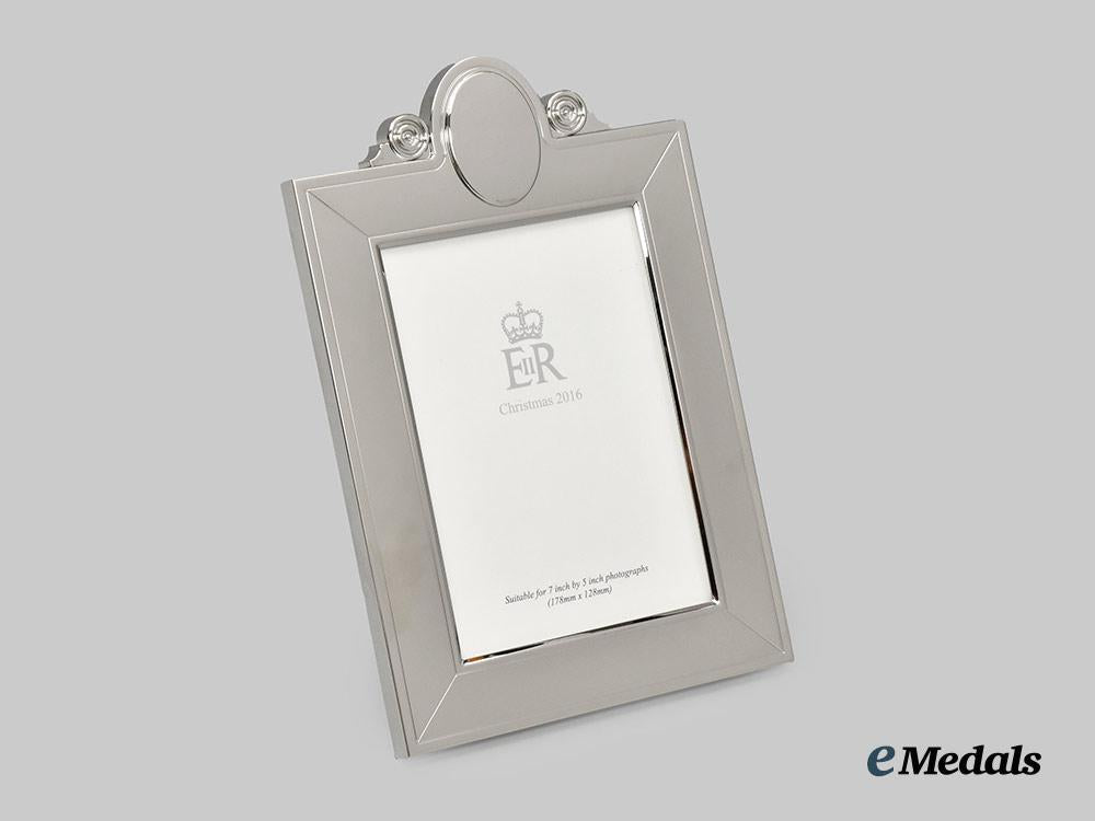 united_kingdom._her_majesty_queen_elizabeth_i_i.2016_christmas_gift_of_a_picture_frame,_boxed___m_n_c0725