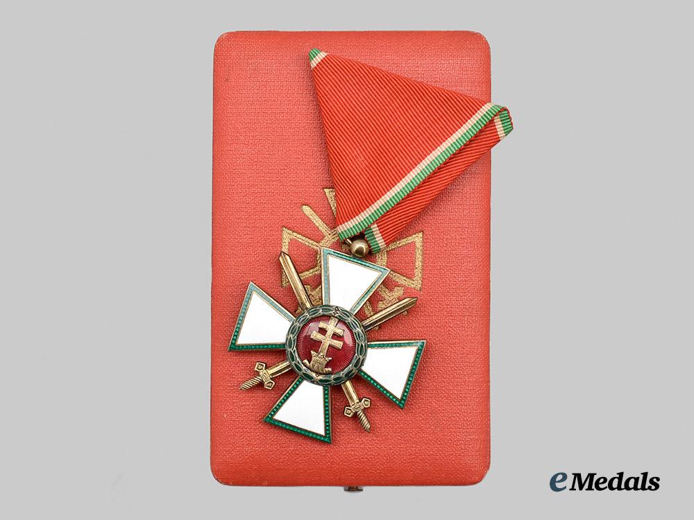 hungary,_kingdom._an_order_of_merit,_knight_with_swords_and_war_decoration,_in_case___m_n_c0807