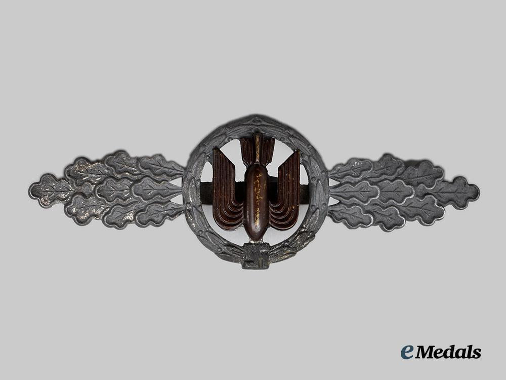 germany,_luftwaffe._a_bomber_clasp,_silver_grade,_by_funcke&_brüninghaus___m_n_c0876