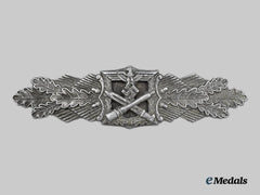 Germany, Wehrmacht. A Close Combat Clasp, Silver Grade, Refurbished Example by A.G.M.u.K.