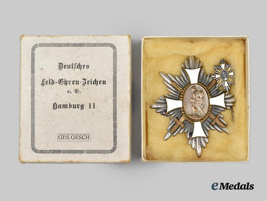 germany,_weimar_republic._a_german_field_honour_decoration,_with_case_and_stick_pin_miniature,_by_m._fleck&_sohn___m_n_c0990