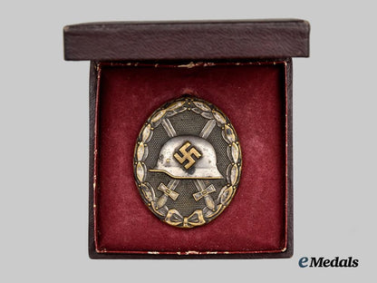 germany,_wehrmacht._a_silver_grade_wound_badge,_with_case,_owner-_attributed_example___m_n_c1314