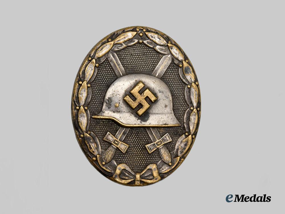 germany,_wehrmacht._a_silver_grade_wound_badge,_with_case,_owner-_attributed_example___m_n_c1317