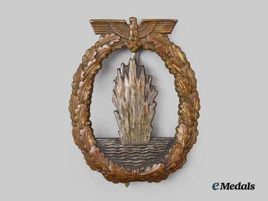 germany,_kriegsmarine._a_minesweeper_war_badge,_by_schwerin___m_n_c1881