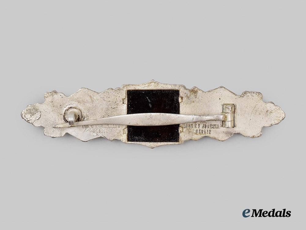 germany,_wehrmacht._a_close_combat_clasp,_silver_grade,_third_pattern_missing_wings_variant_by_c._e._juncker___m_n_c1915