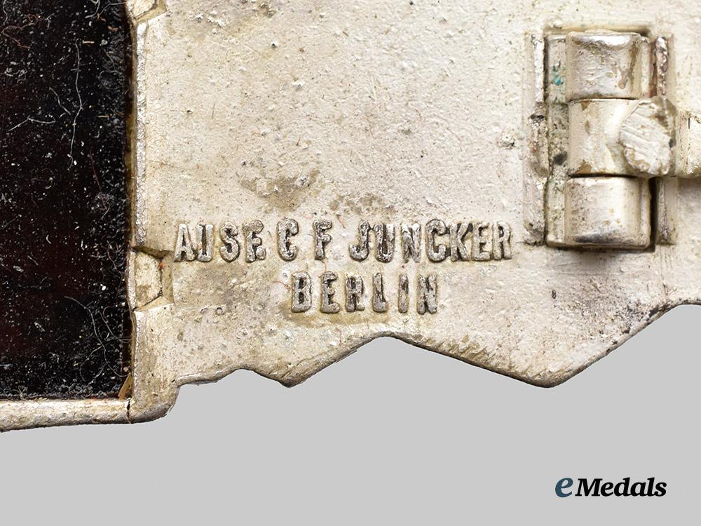 germany,_wehrmacht._a_close_combat_clasp,_silver_grade,_third_pattern_missing_wings_variant_by_c._e._juncker___m_n_c1916