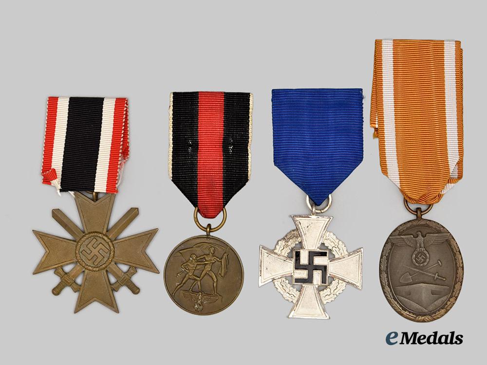 germany,_third_reich._a_lot_of_four_service_decorations___m_n_c2183