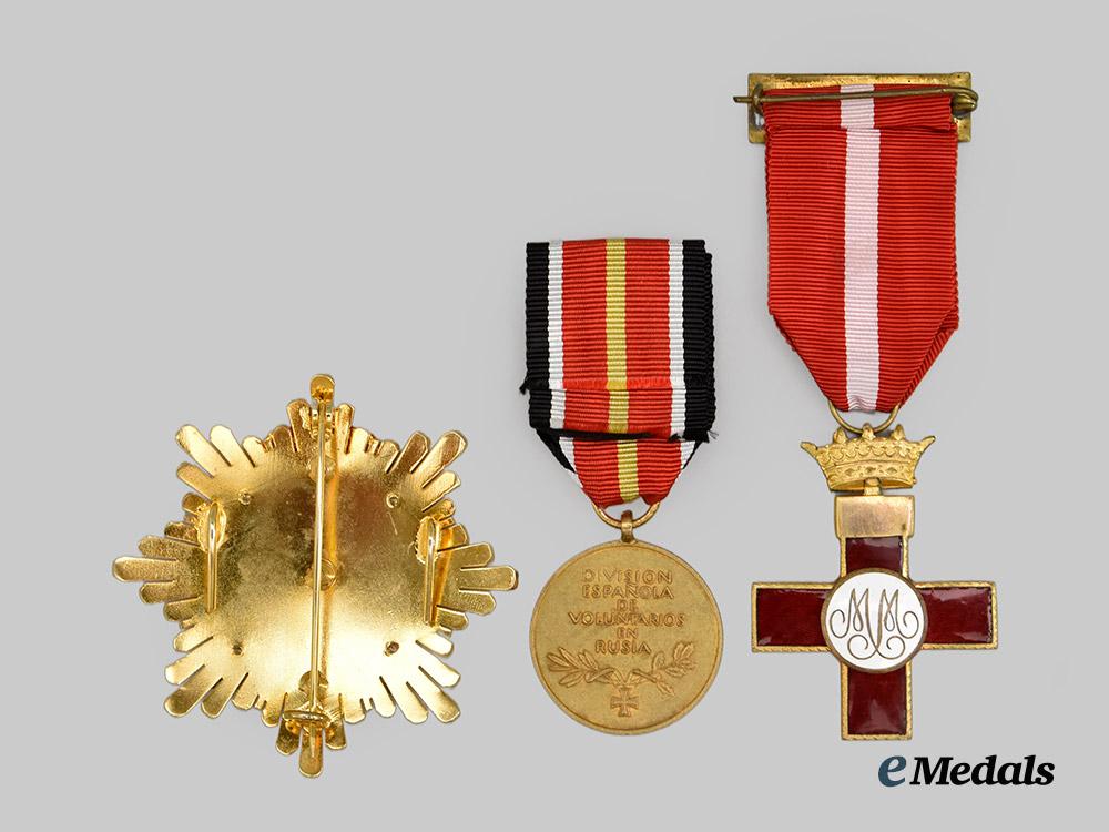 spain,_parliamentary_monarchy._a_lot_of_three_awards(_military_merit/_spanish_volunteer/_naval_merit)___m_n_c2331