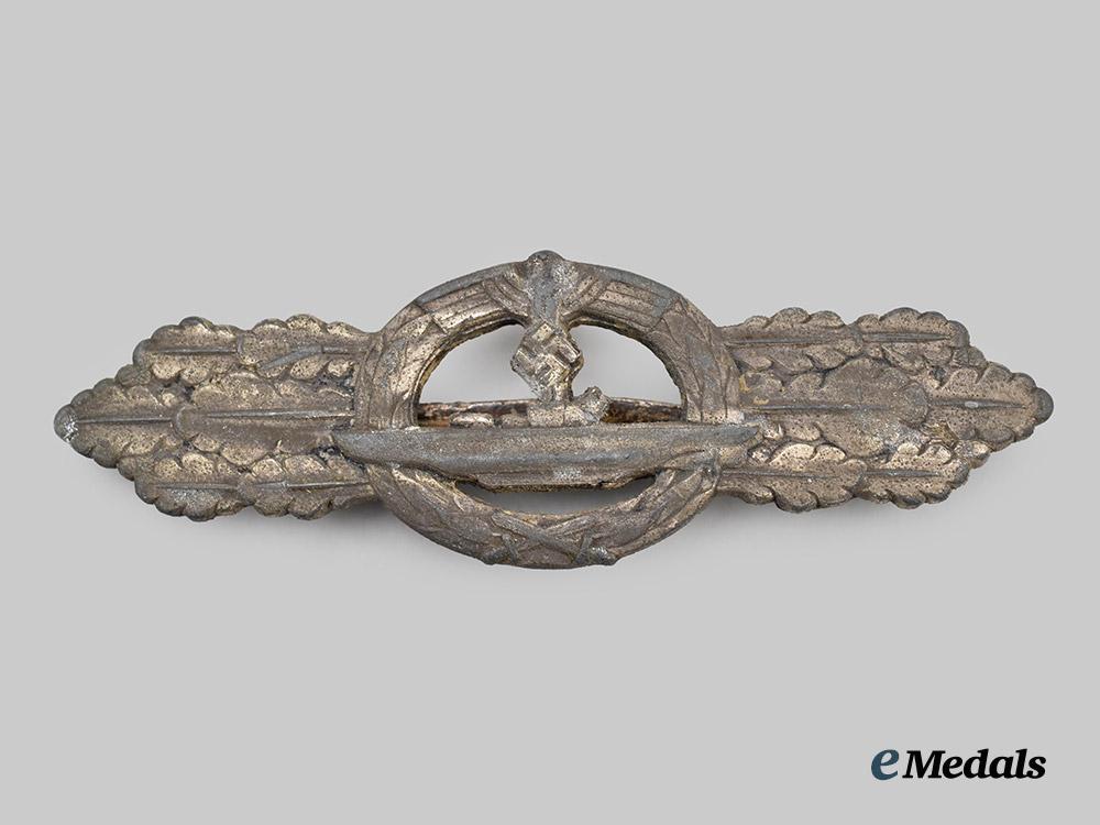 germany,_kr_germany,_kriegsmarine._a_u-_boat_clasp,_silver_grade,_by_schweriniegsmarine._a_u-_boat_clasp,_silver_grade,_by_schwerin___m_n_c2417