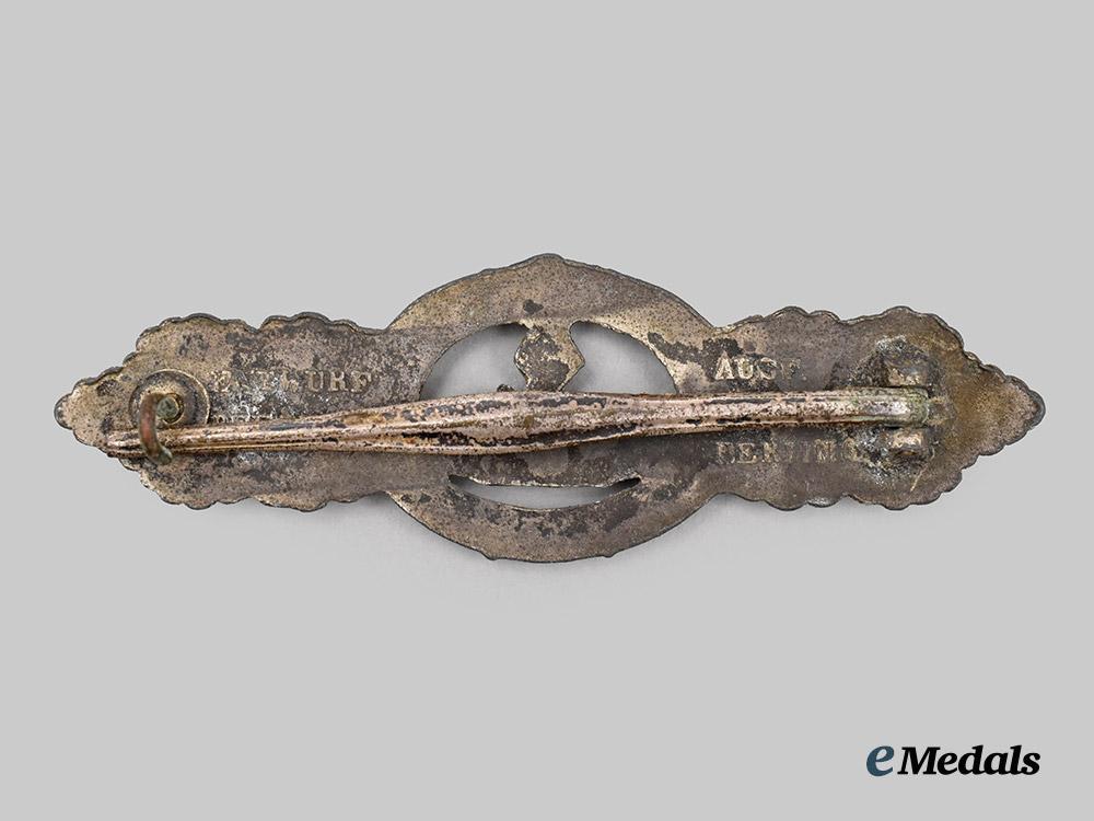 germany,_kr_germany,_kriegsmarine._a_u-_boat_clasp,_silver_grade,_by_schweriniegsmarine._a_u-_boat_clasp,_silver_grade,_by_schwerin___m_n_c2418