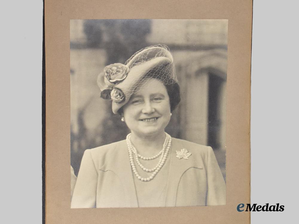 united_kingdom._a_royal_photo_album_of_queen_elizabeth&_the_royal_family_touring_scotland,_c.1950___m_n_c2575