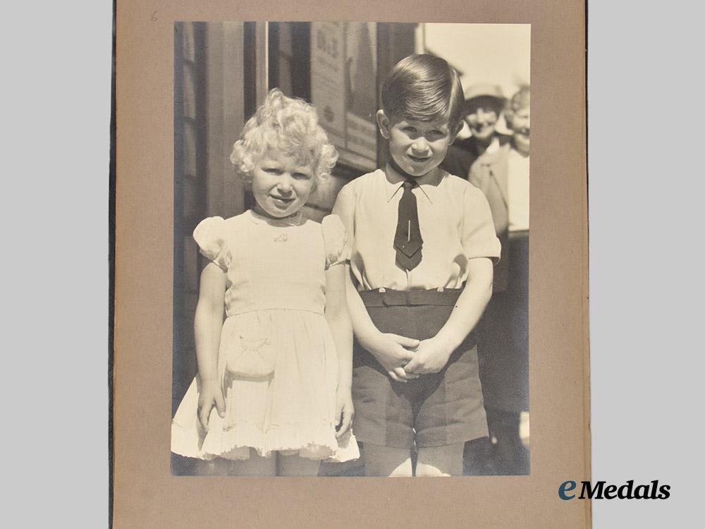 united_kingdom._a_royal_photo_album_of_queen_elizabeth&_the_royal_family_touring_scotland,_c.1950___m_n_c2584