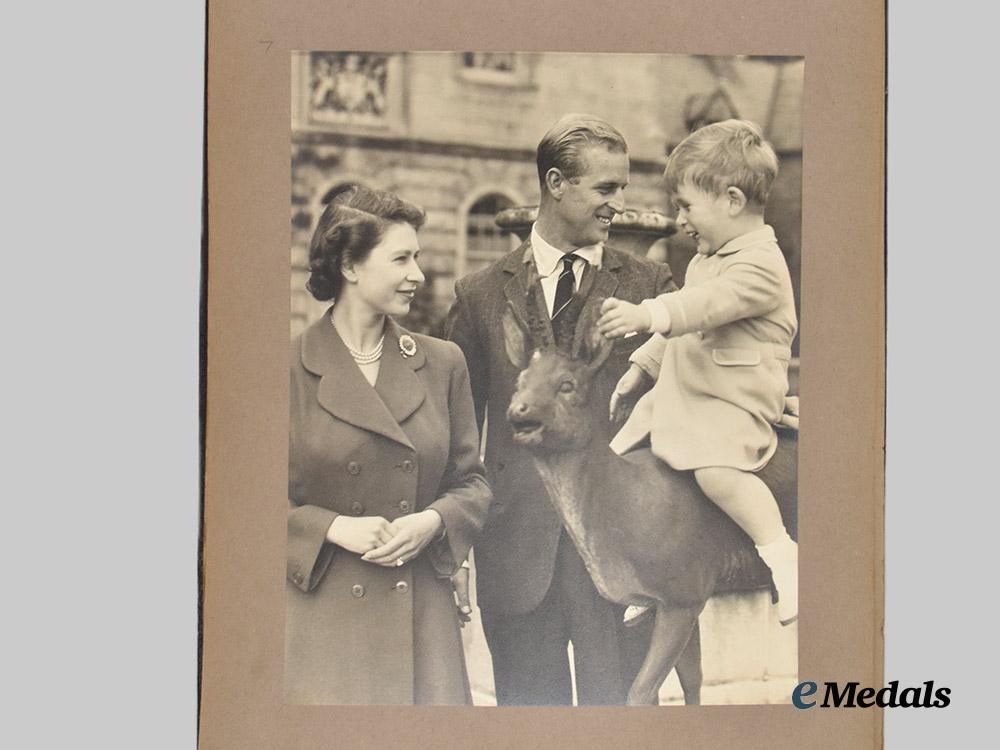 united_kingdom._a_royal_photo_album_of_queen_elizabeth&_the_royal_family_touring_scotland,_c.1950___m_n_c2585