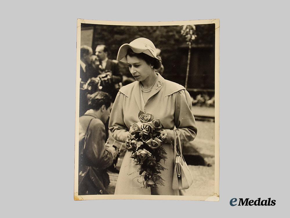 united_kingdom._a_royal_photo_album_of_queen_elizabeth_and_the_royal_family_accompanied_by_ephemera,_c.1957___m_n_c2664