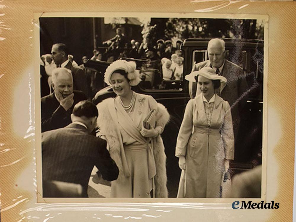 united_kingdom._a_royal_photo_album_of_queen_elizabeth,_prince_philip,&_prince_charles,_c.1950___m_n_c2703