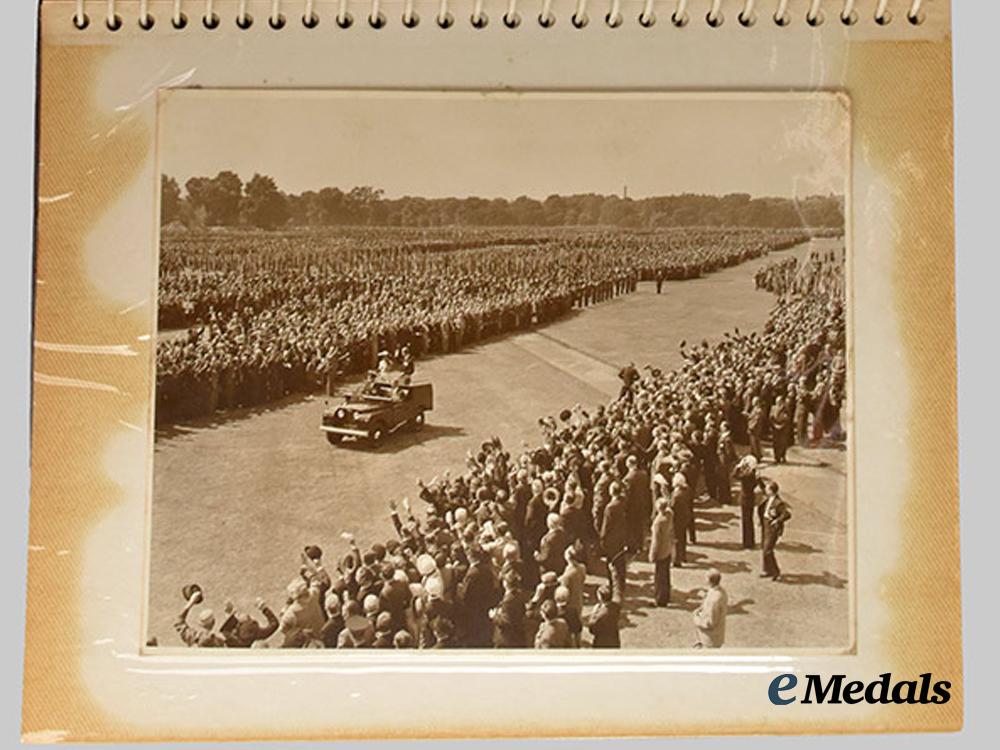 united_kingdom._a_royal_photo_album_of_queen_elizabeth,_prince_philip,&_prince_charles,_c.1950___m_n_c2705-_copy