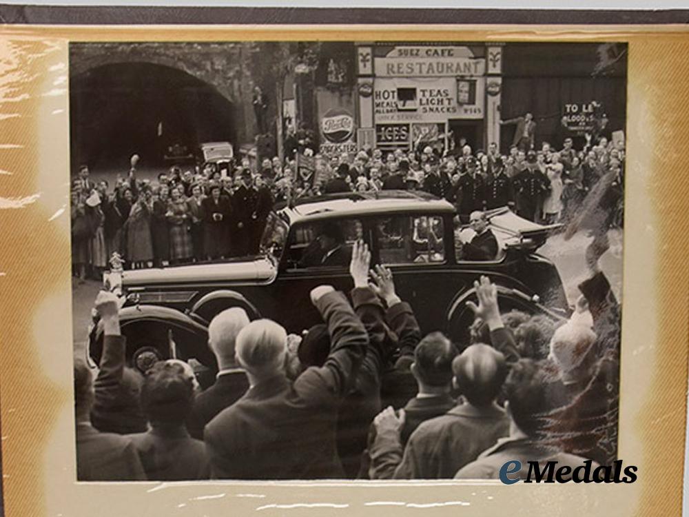 united_kingdom._a_royal_photo_album_of_queen_elizabeth,_prince_philip,&_prince_charles,_c.1950___m_n_c2705