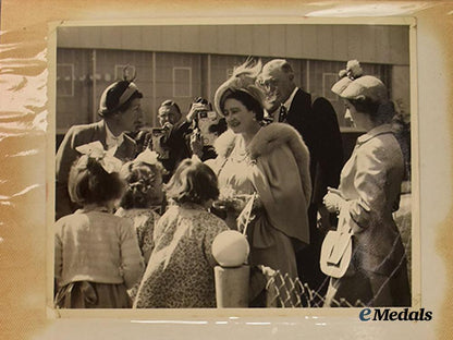 united_kingdom._a_royal_photo_album_of_queen_elizabeth,_prince_philip,&_prince_charles,_c.1950___m_n_c2706-_copy